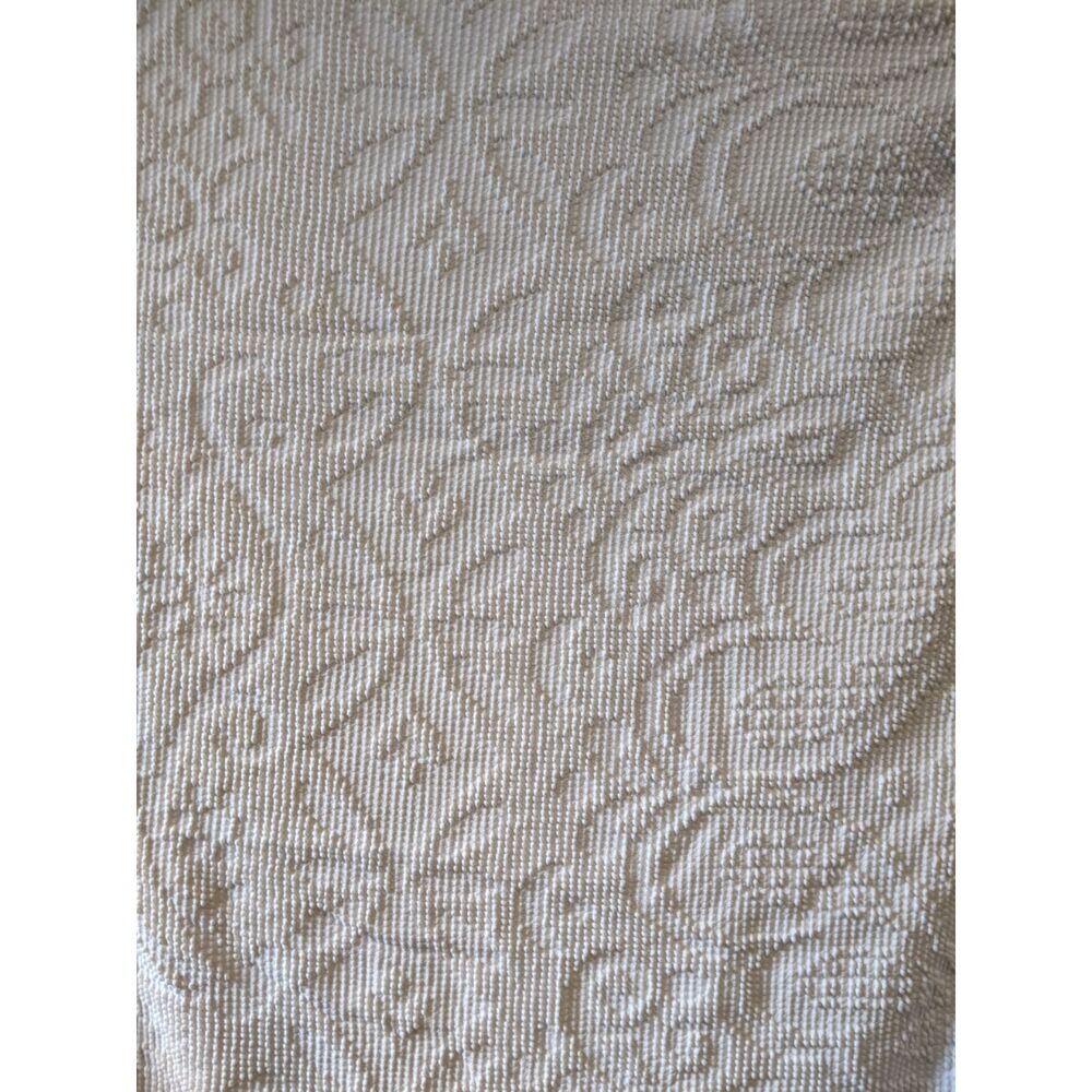 White Cotton Chenille Bedspread Hobnail Martha Washington 106x78 Twin Size VTG